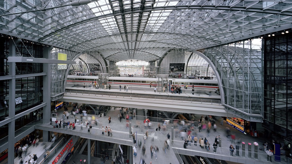der Bahnhof